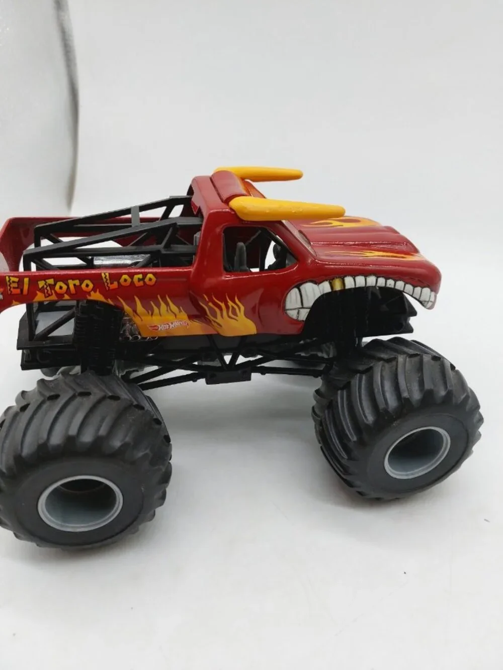 Hot Wheels Monster Jam El Toro Loco Bull Dark Red Yellow 1:64 Scale